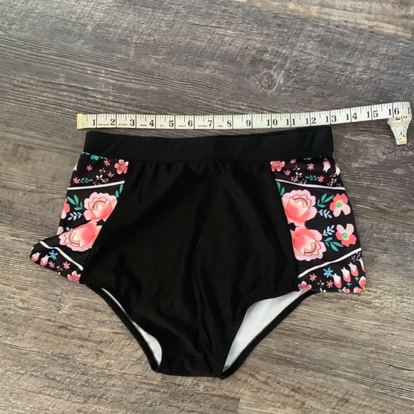 Bikini set - Picture 3 of 3